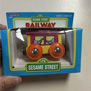 New VTG 1995 Tootsie Toy Sesame Street Birds Hardwood Rail Car Brio Compatible